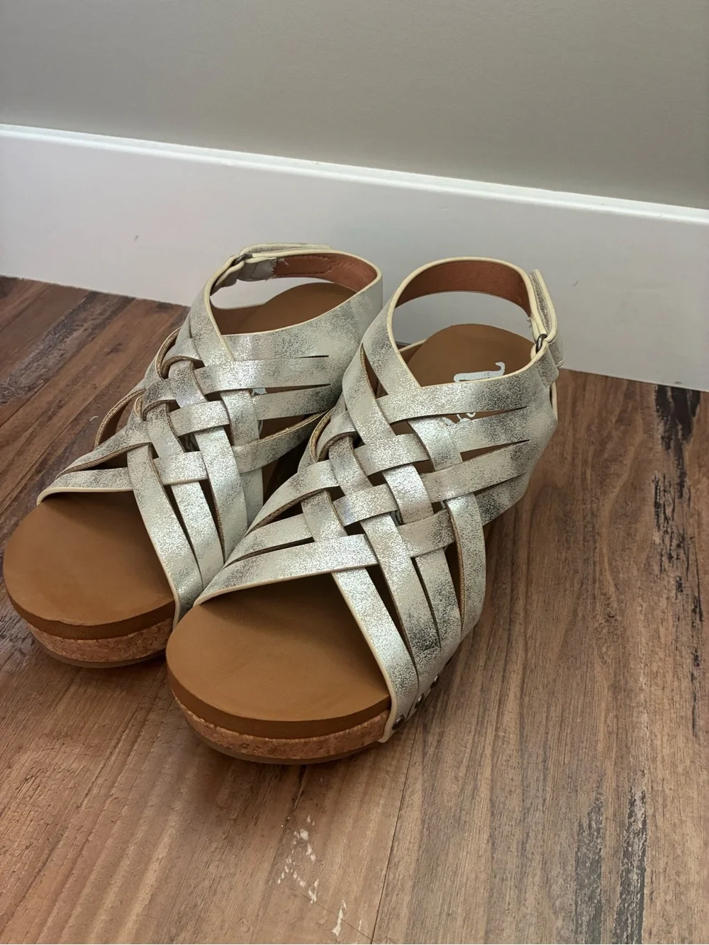 Buckle Very G Women’s 7 Woven Braided Metallic Cork Wedge Sandals Lunar